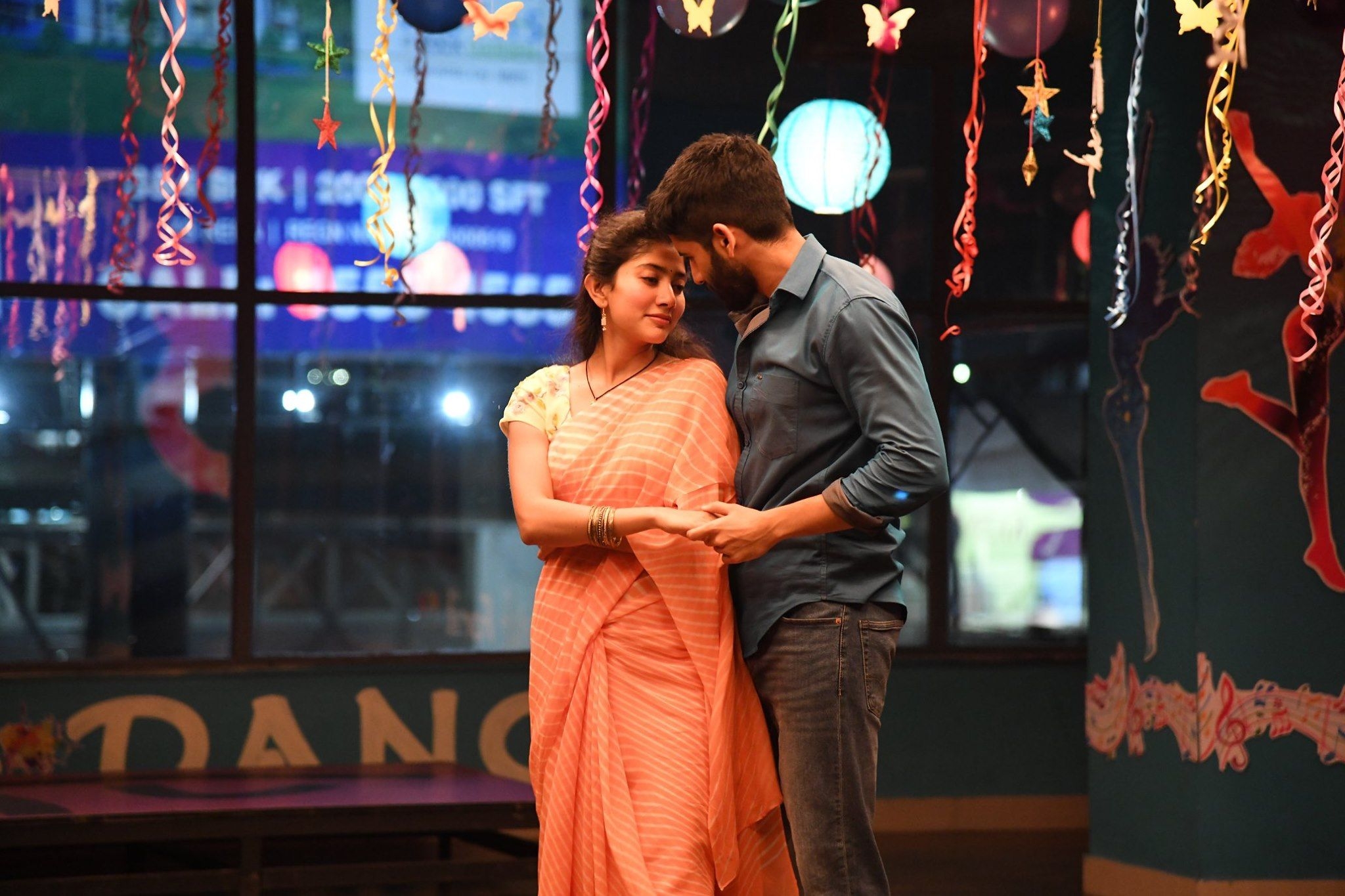 2050x1370 Love Story Movie HD Photo Stills. Naga Chaitanya, Sai Pallavi Image, GalleryCineFrames, Desktop