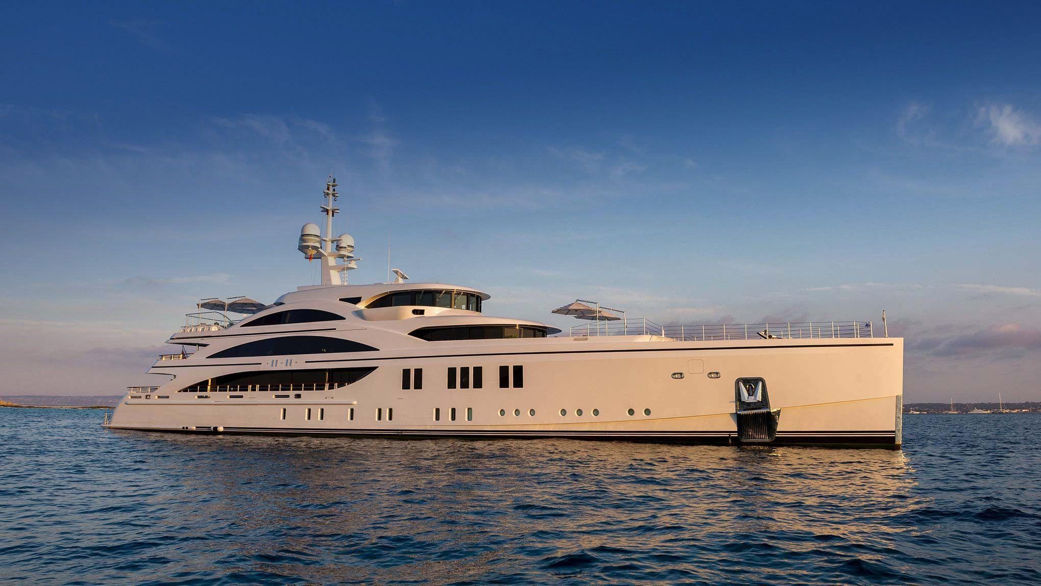2040x1150 Benetti: Italian Yacht Excellence since 1873, Desktop