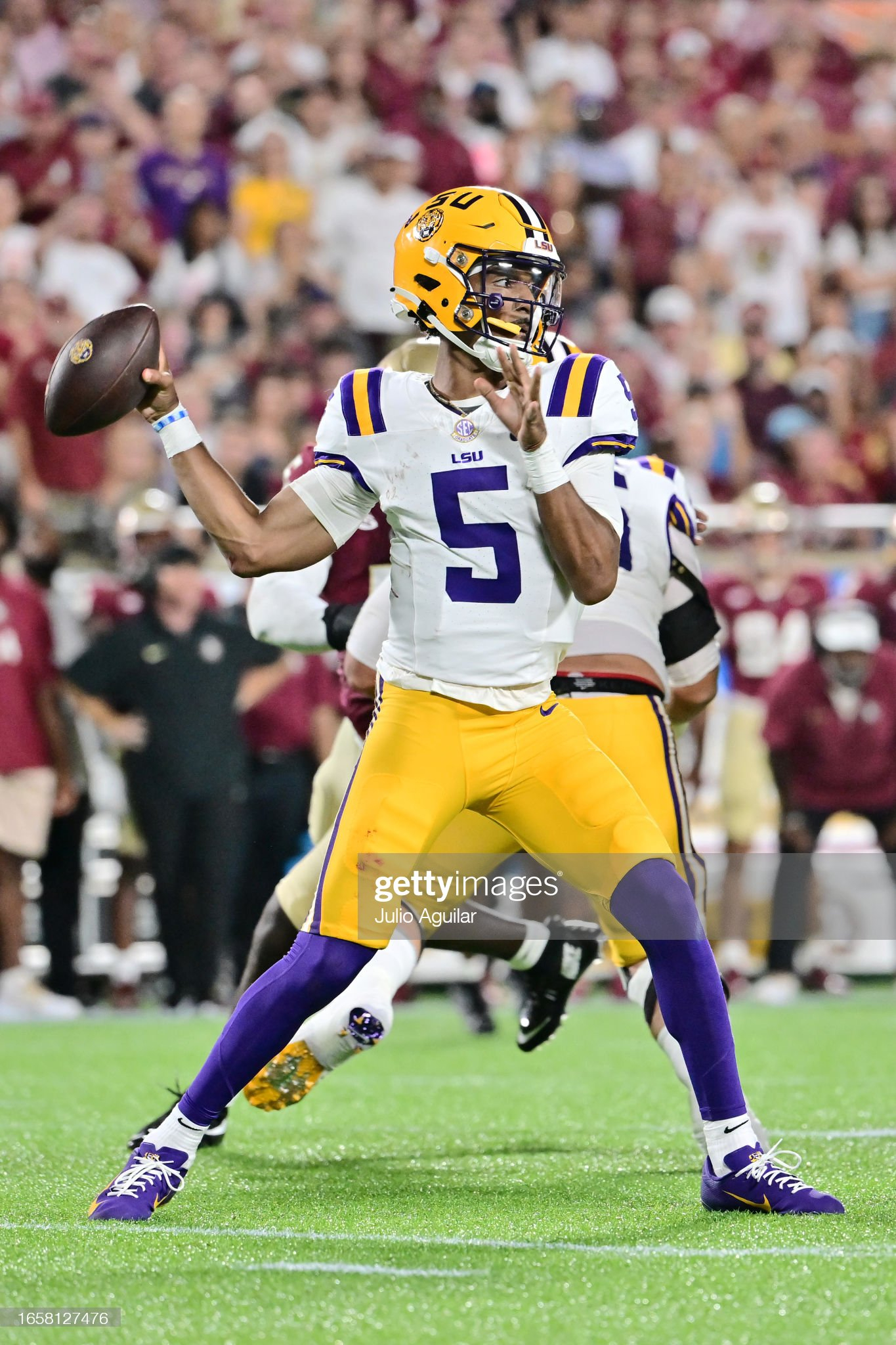 1370x2050 Jayden Daniels of LSU Tigers Passing, Phone