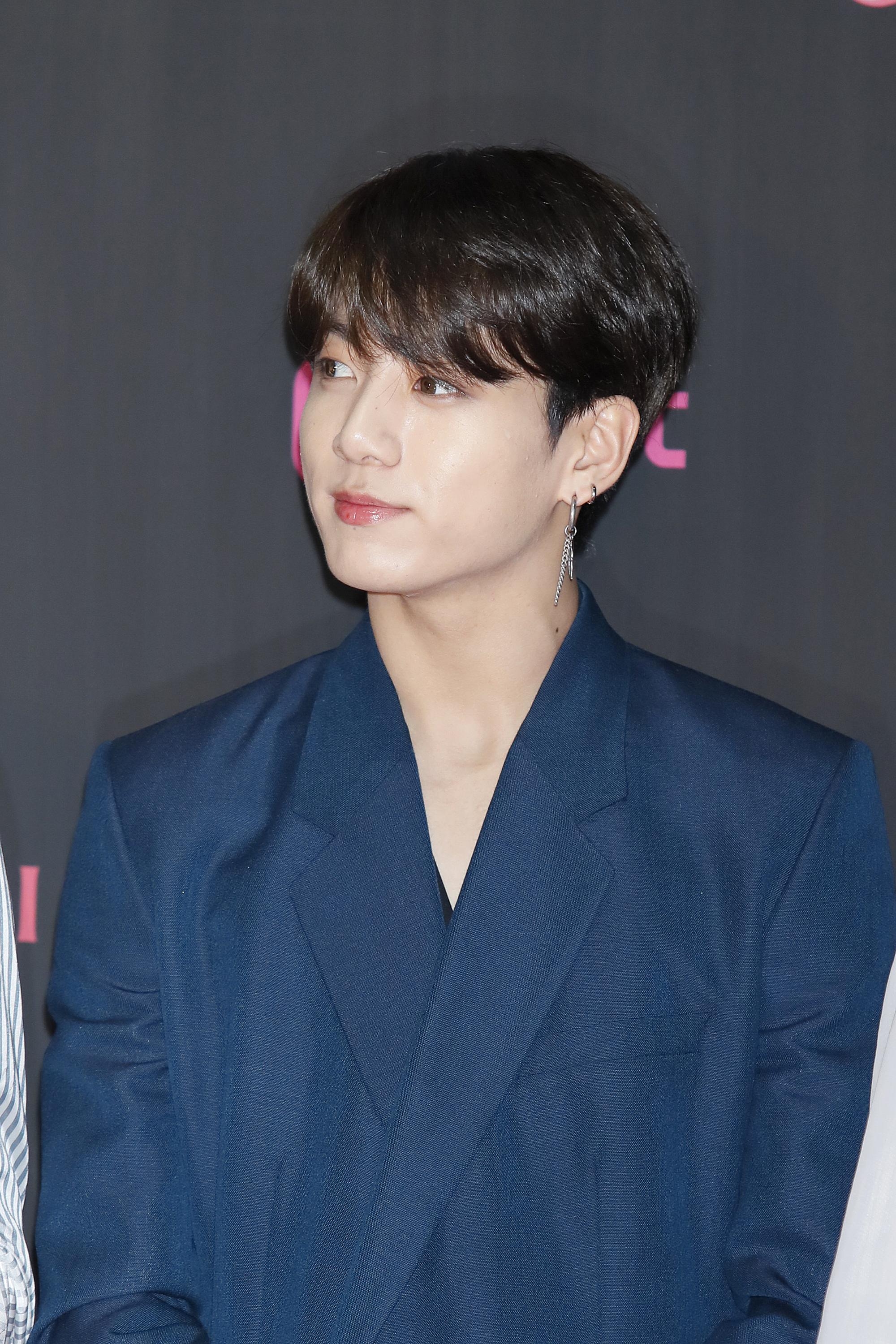 2000x3000 BTS' Jungkook's New Photo Of His Hair Shows It's Longer Than Ever, Phone