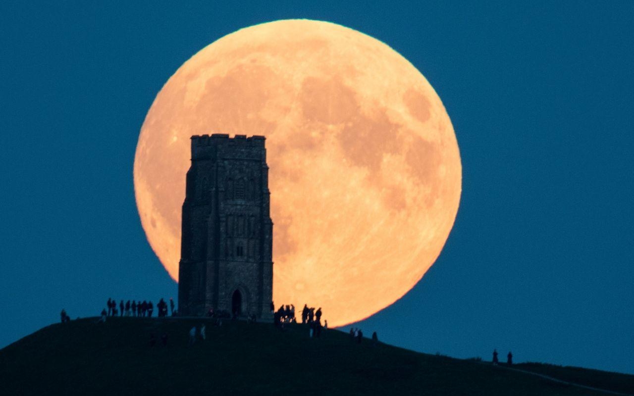 1280x800 What was so special about last night's super blood moon?, Desktop