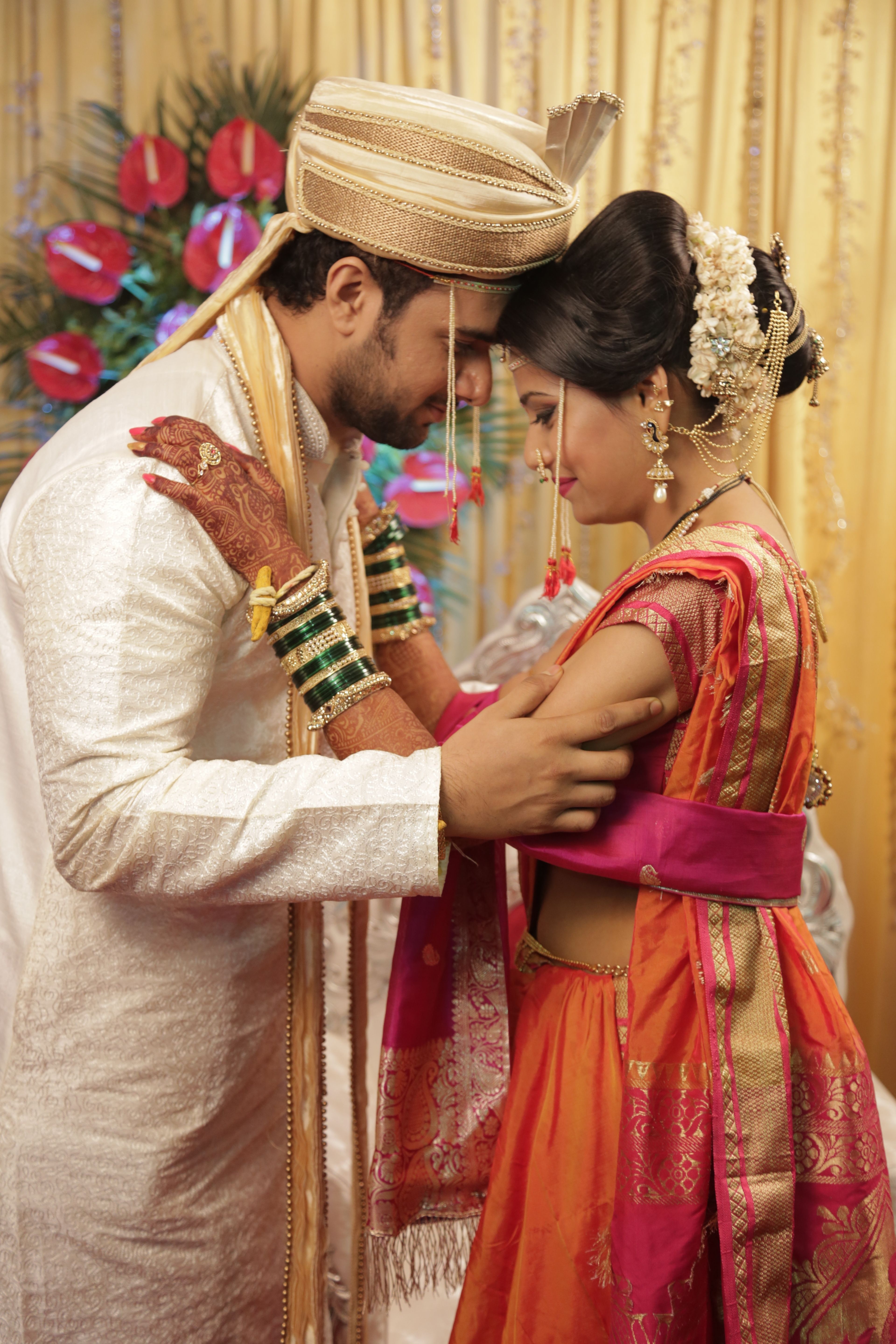 3840x5760 Marathi Couple. Indian wedding poses, Groom photohoot, Indian wedding, Phone