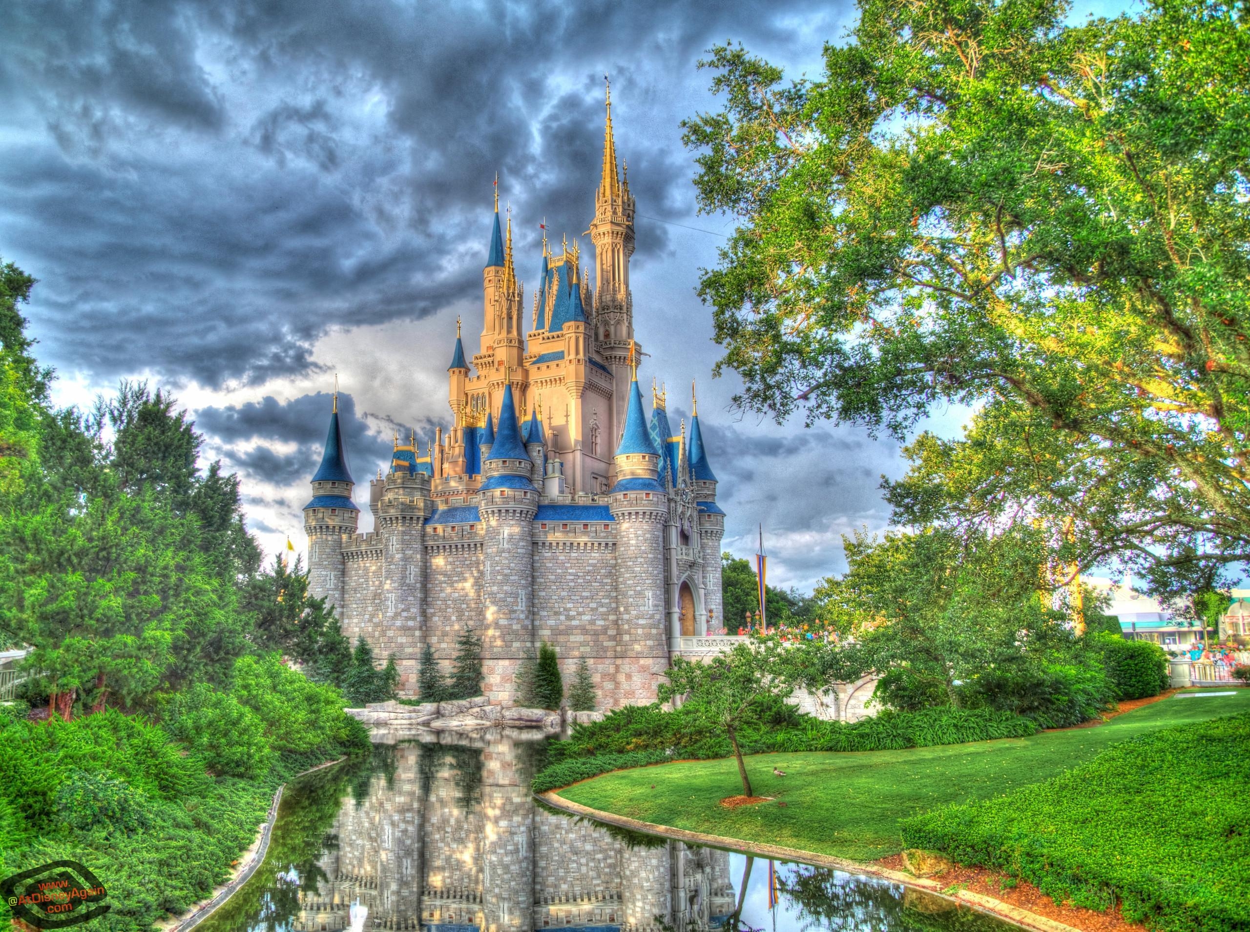 2560x1910 Disney Castle Background, Desktop