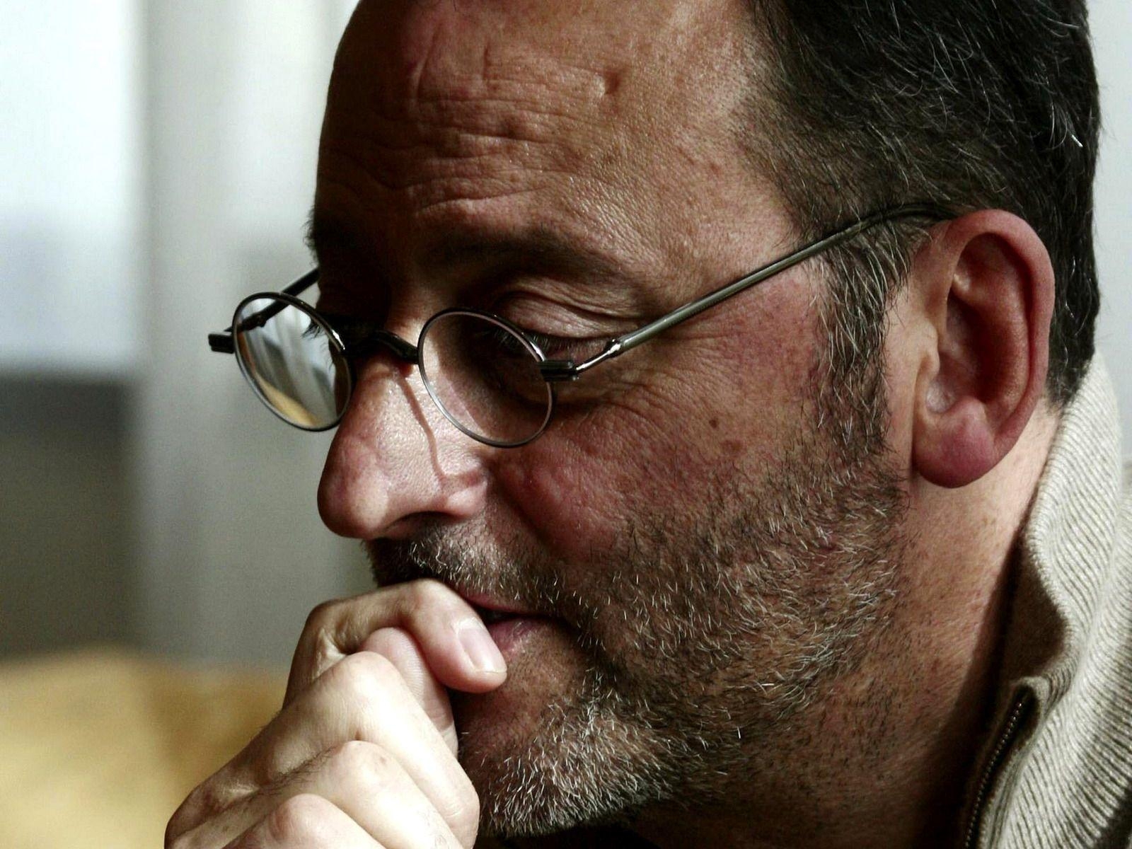 1600x1200 Wallpaper, Jean Reno, actor, Hollywood, glasses, beard, gray haired, Desktop