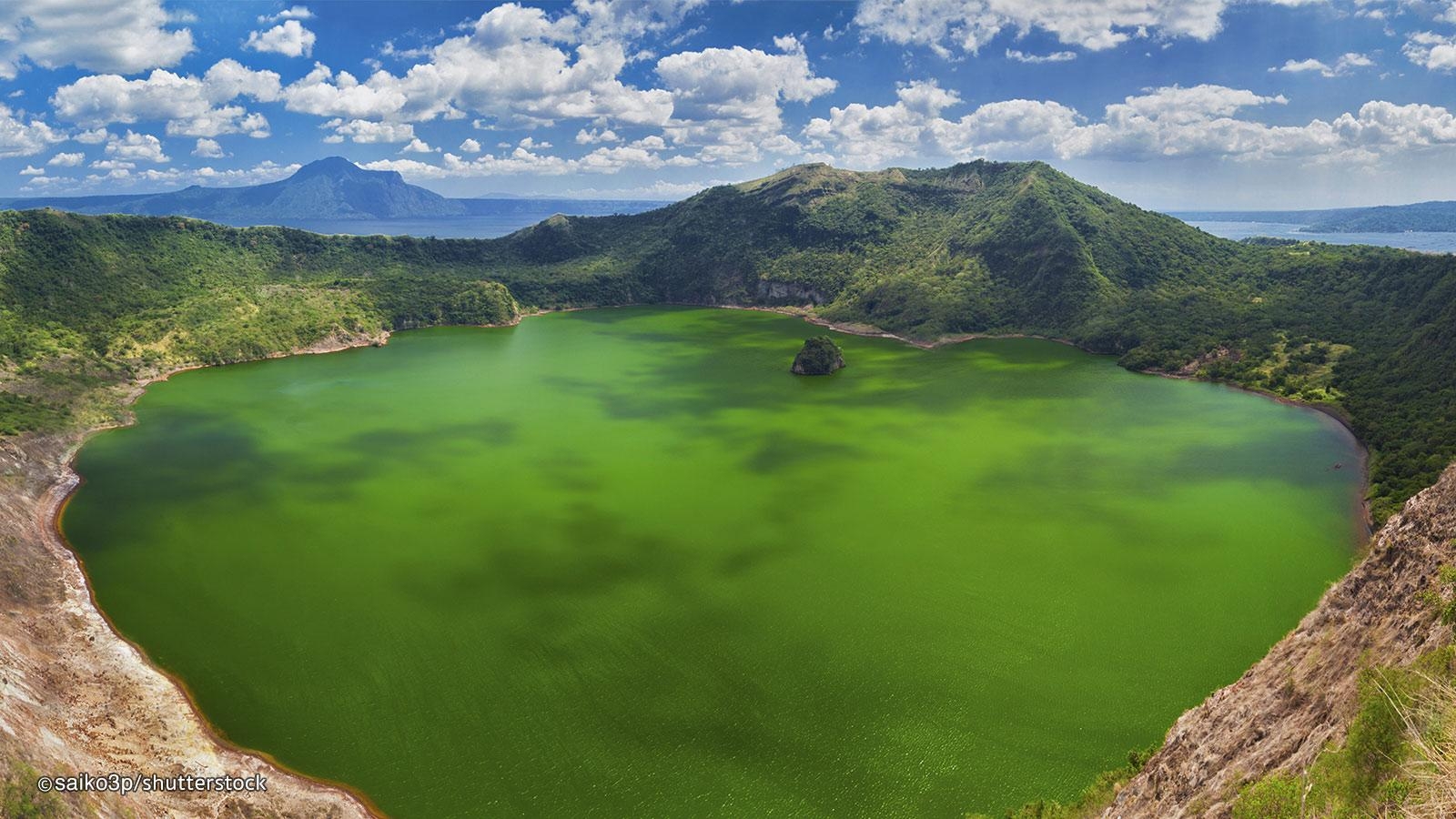 1600x900 Taal Volcano and Lake, Desktop