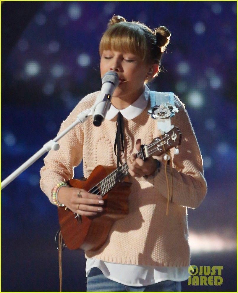 810x990 Grace VanderWaal Sings 'Light the Sky' for 'America's Got Talent, Phone