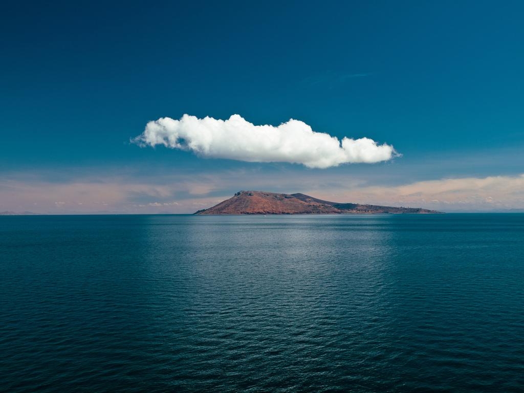 1030x770 Isla Amantani. Desde la isla Taquile, lago Titicaca, Puno, Desktop