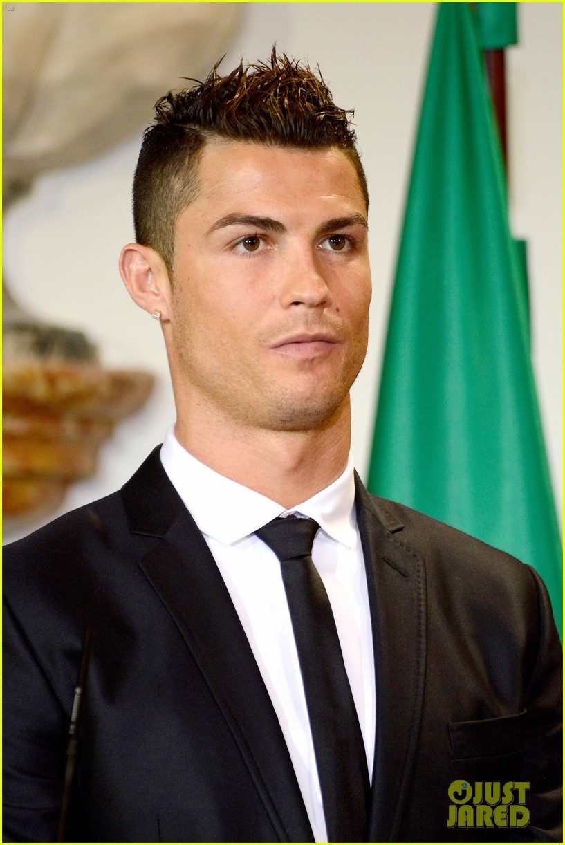 820x1230 Cristiano Ronaldo Receives a High Individual Order in Portugal!: Photo 3036755. Cristiano Ronaldo Picture, Phone