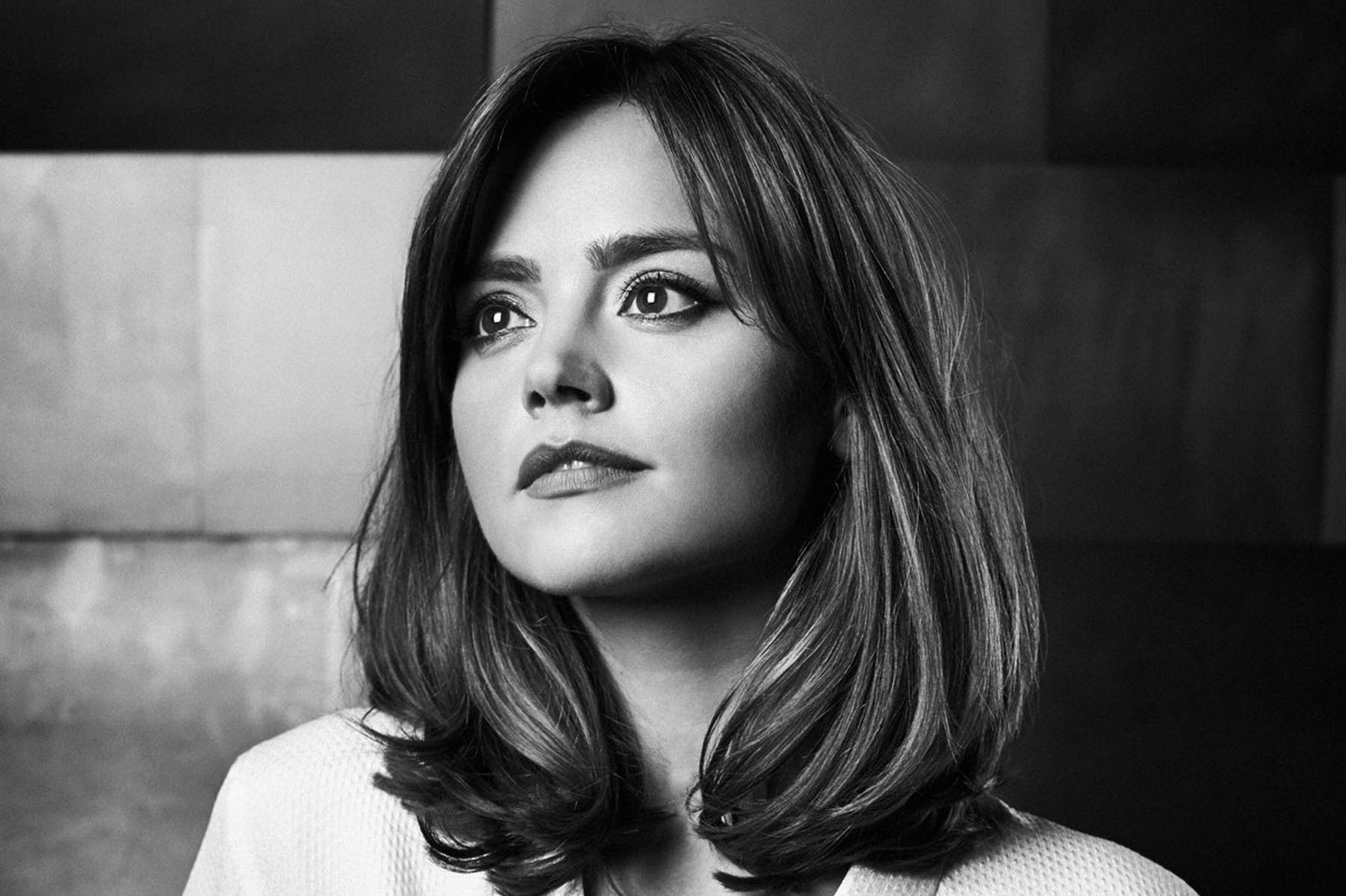 2200x1470 Jenna Coleman Black And White Photo, Desktop