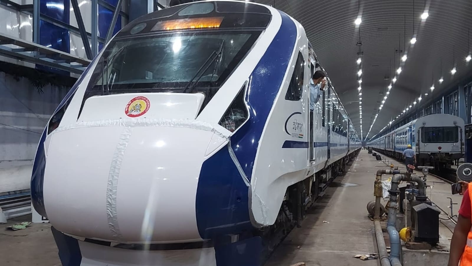 1600x900 Vande Bharat Express train hit by cattle gets its nose replaced. See photo. Latest News India, Desktop