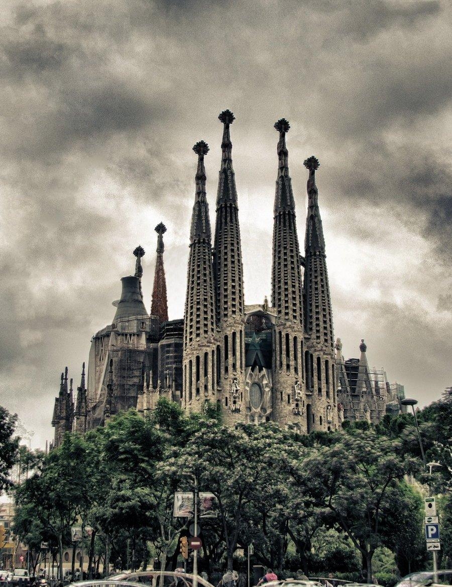 900x1170 Wallpaper Familia La Sagrada, Phone