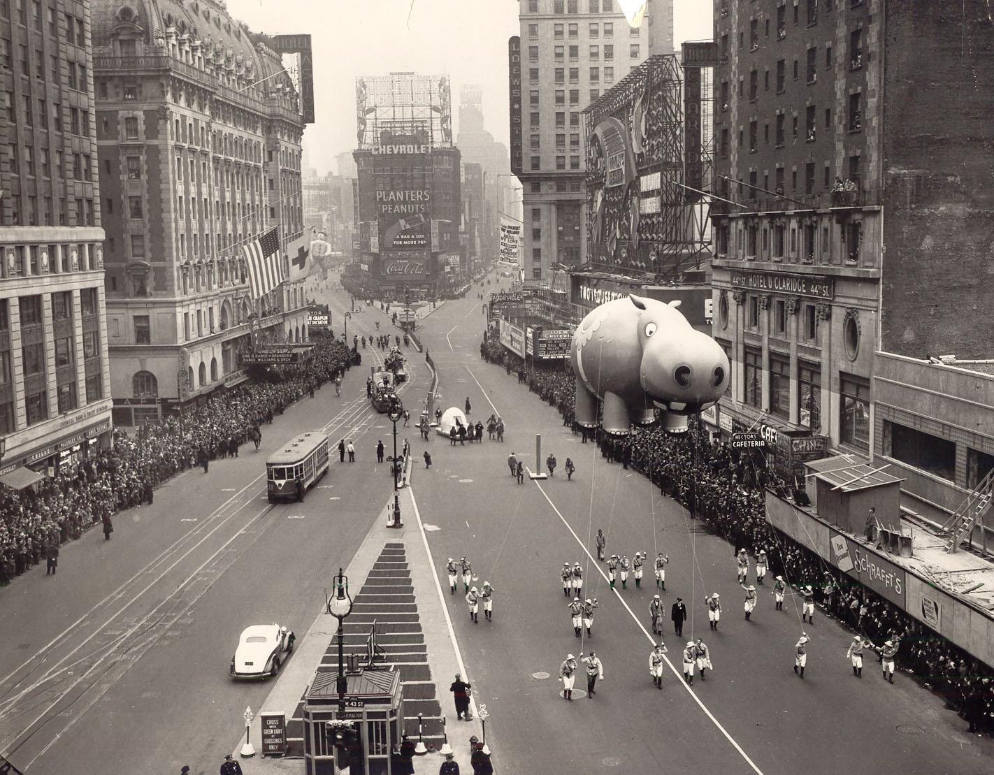 1430x1110 The history of Macy's Thanksgiving Day Parade, a grand NYC tradition, Desktop