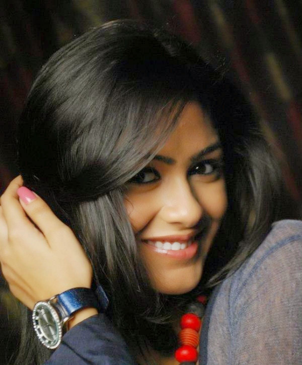 1200x1450 Mrunal Thakur Wallpaper Free Mrunal Thakur Background, Phone