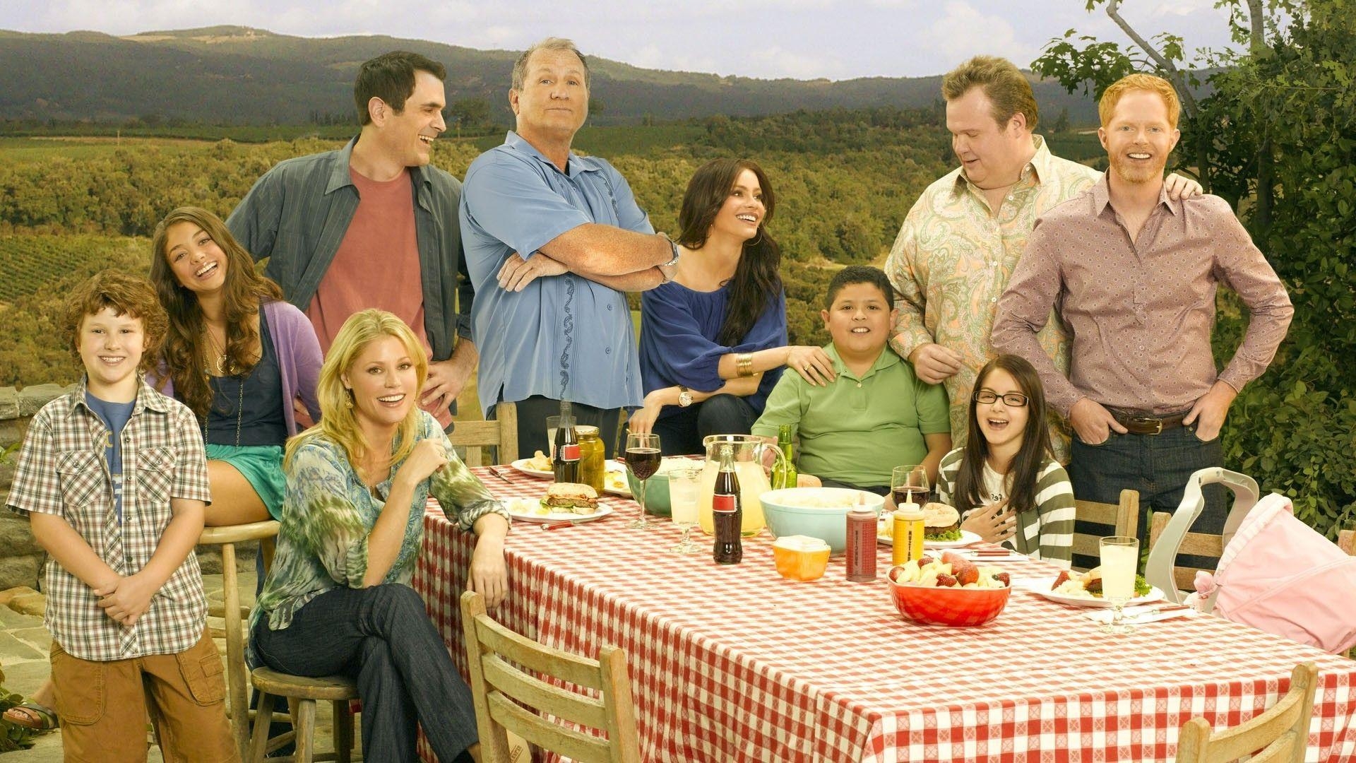 1920x1080 TV, Modern Family Wallpaper HD / Desktop and Mobile Background, Desktop