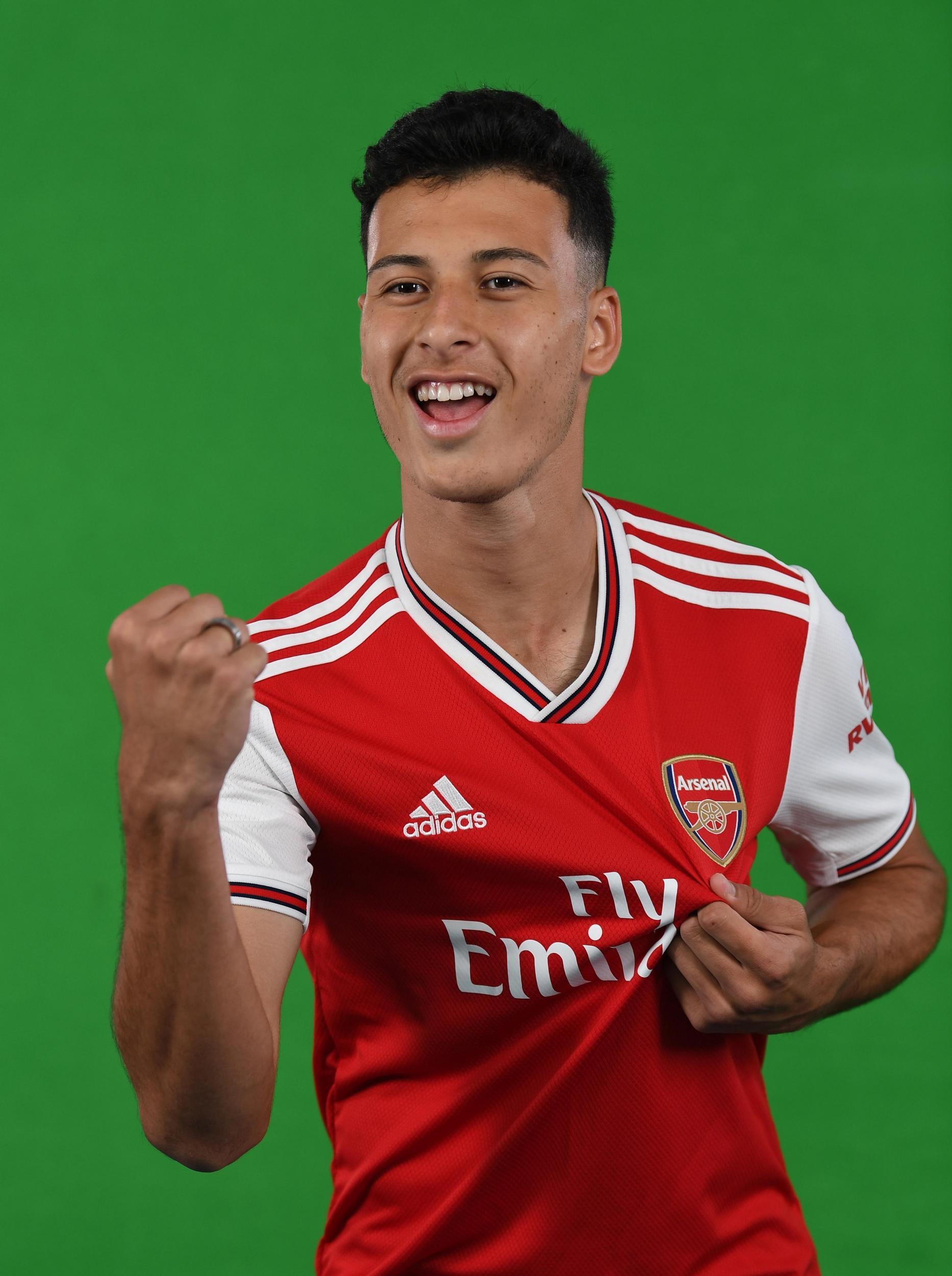 1870x2500 Gabriel Martinelli in picture: Arsenal unveil summer, Phone