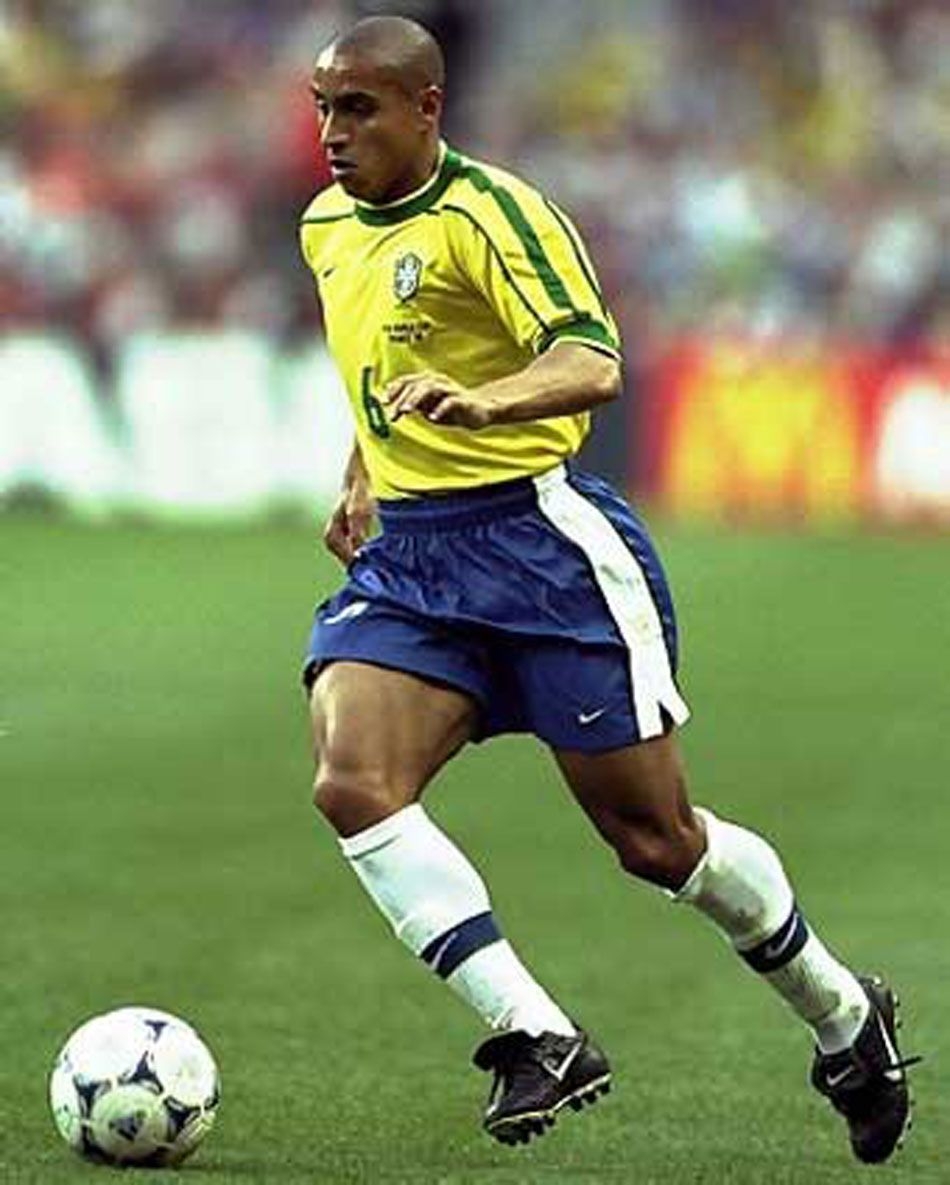 950x1190 Roberto Carlos. Brazil football team, Best football players, Phone