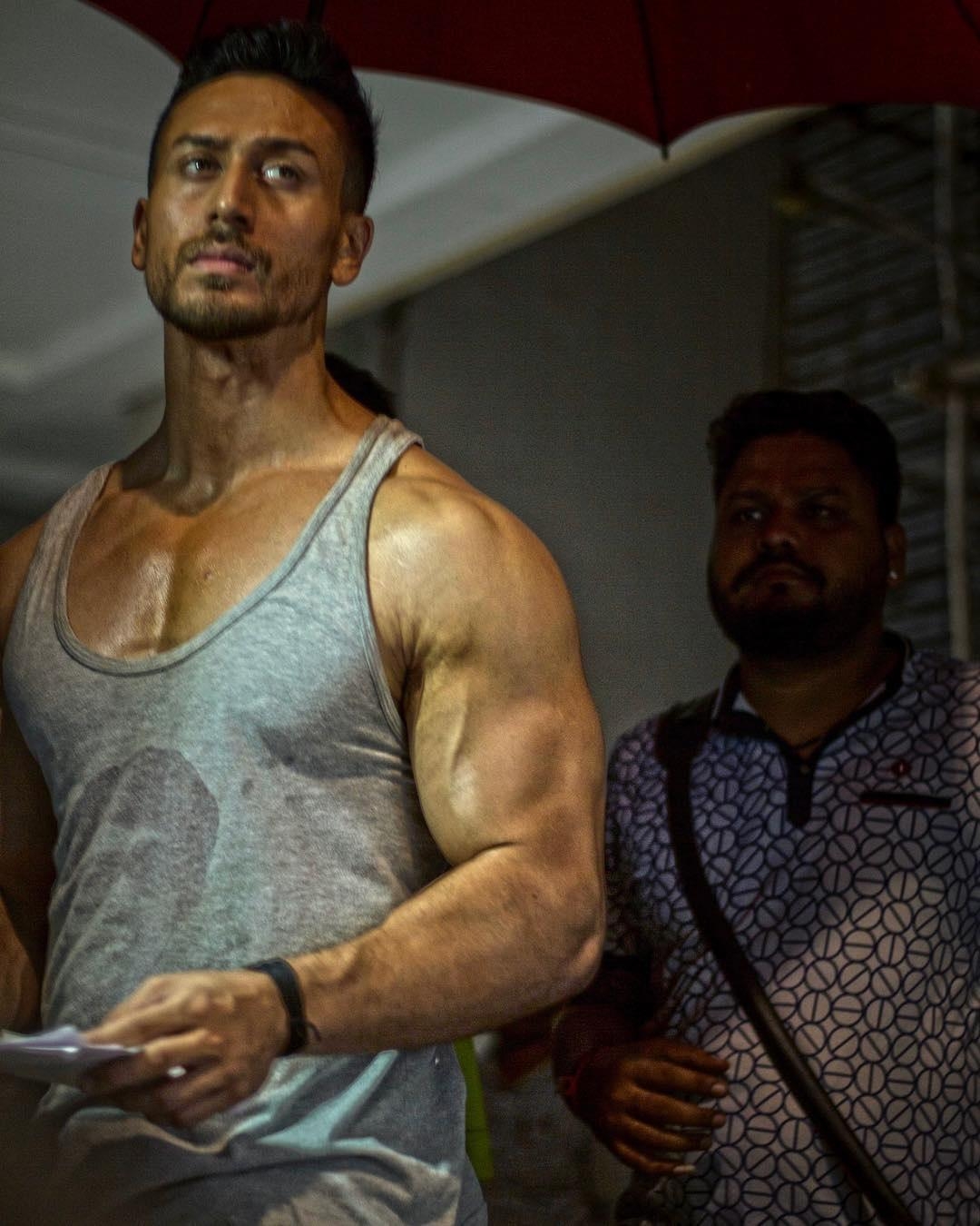 1080x1350 The Secrets Behind The Six Pack Abs And Flexible Body Of Tiger 'Heropanti' Shroff Revealed, Phone