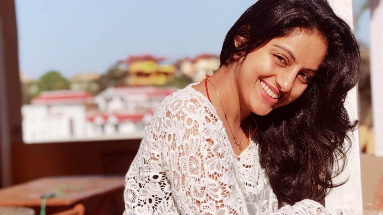 1280x720 Deepika Singh Wiki, Biography, Age, Family, Image, Desktop