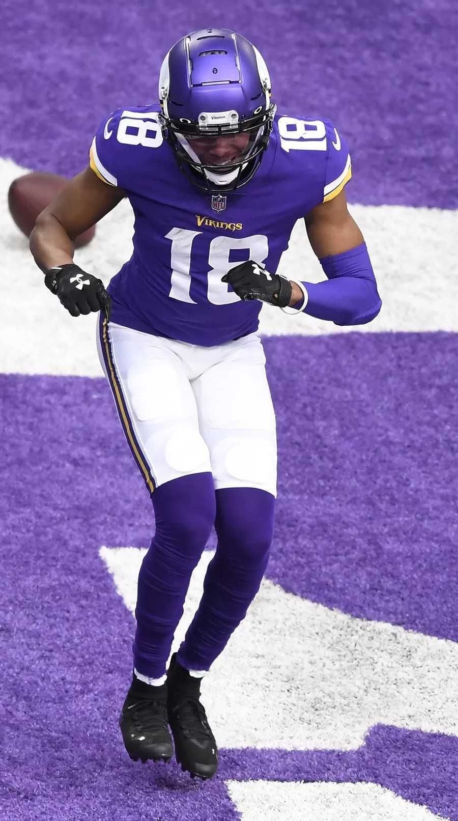 900x1620 Justin Jefferson Wallpaper Discover more American, Football, Justin Jefferson, Minnesota Vikings, National wal. Nfl football picture, Football, Football picture, Phone