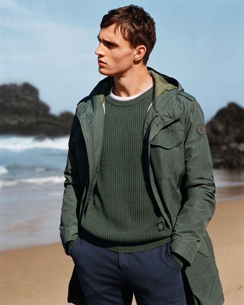 800x1000 Julian Schneyder Hits the Beach for Marc O'Polo Spring '19 Campaign, Phone