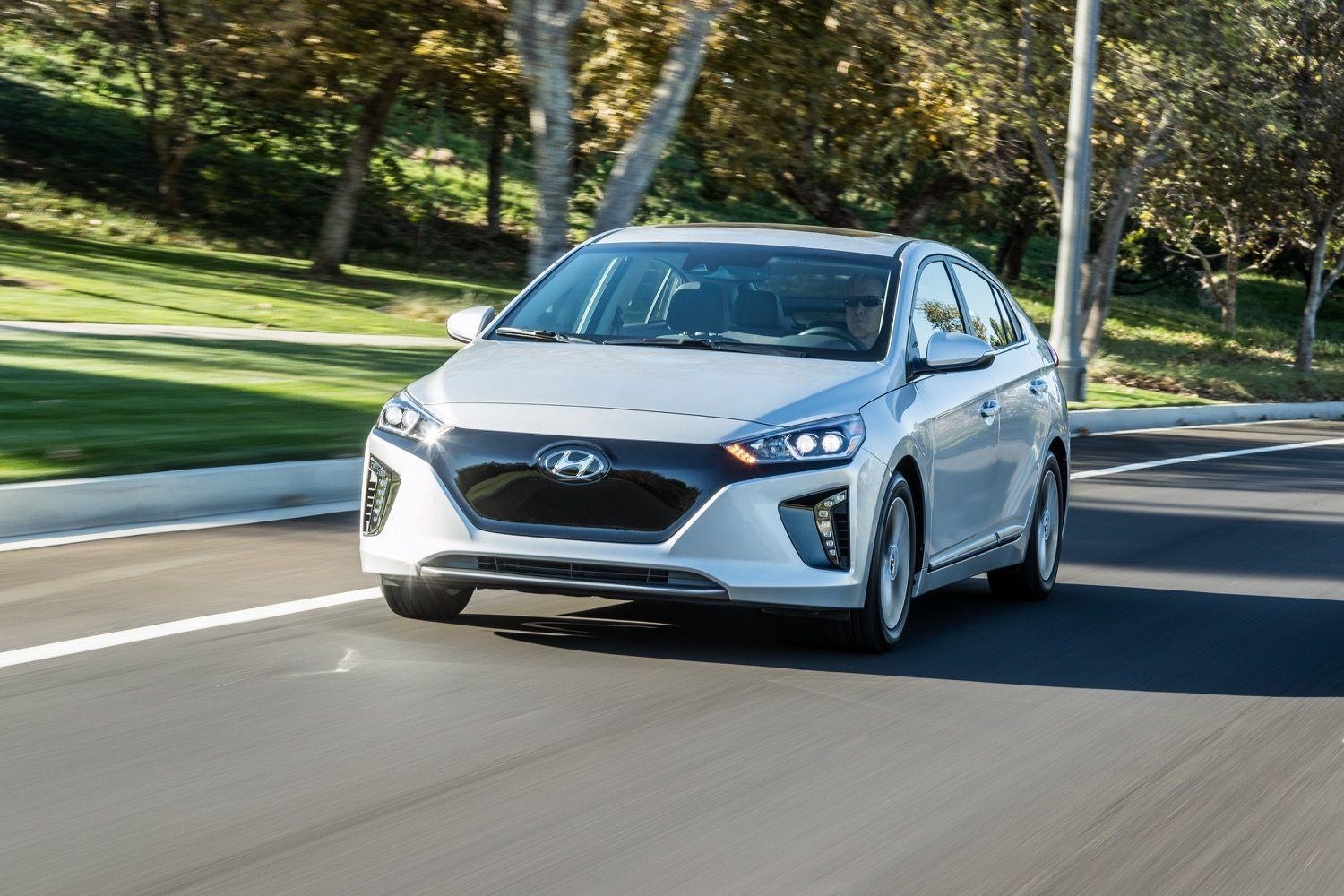 1500x1000 Hyundai Ioniq Electric Has 124 Mile Range, $335 Starting Price, Desktop