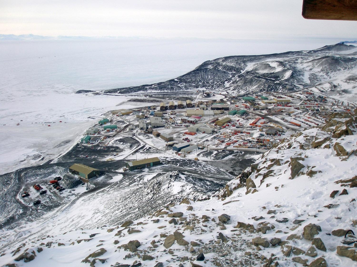 1500x1130 Antarctic Stations Research Bases and Facilities, Desktop