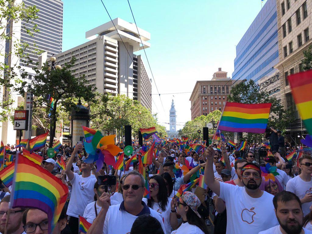 1030x770 Tim Cook, other Apple execs join in 2018 San Francisco Pride Parade, Desktop