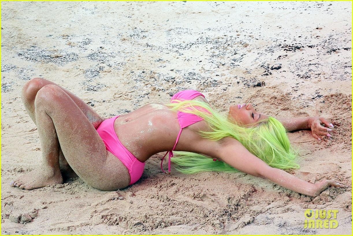 1230x820 Nicki Minaj: Pink Bikini for 'Starships' Video!: Photo, Desktop