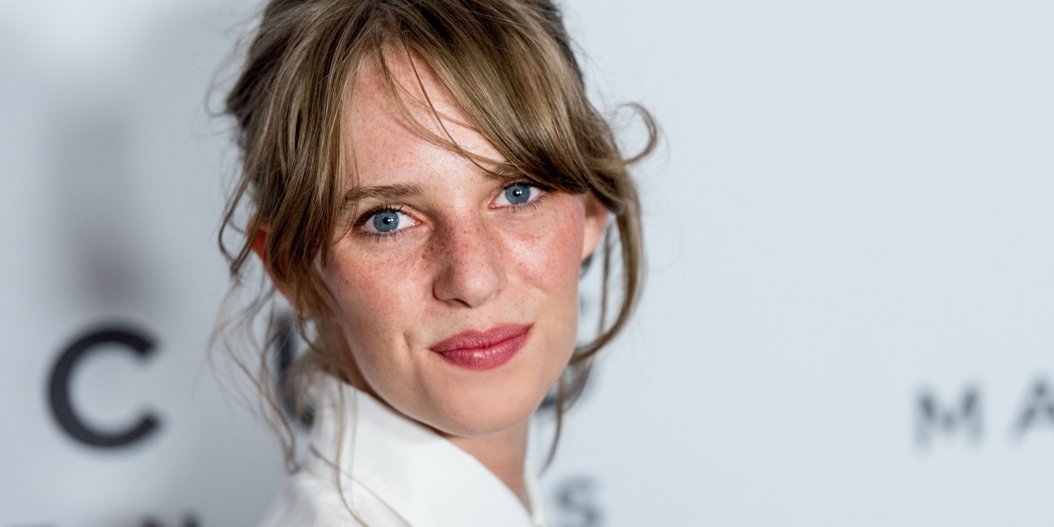 4000x2000 Who is Maya Hawke? Thurman and Ethan Hawke's Daughter to, Dual Screen
