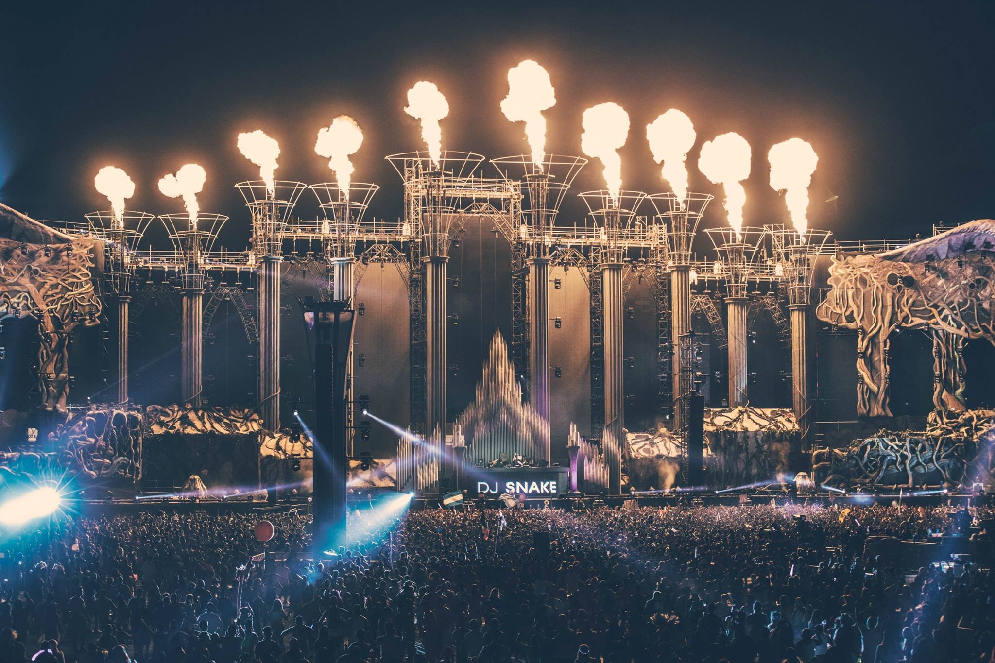 2050x1370 Best HD image of EDC Vegas 2014, Desktop