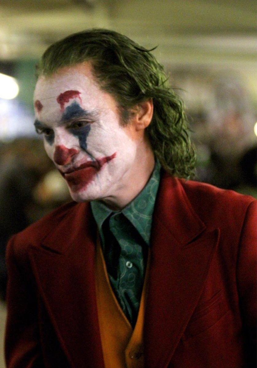 840x1200 Joker (2019), Phone