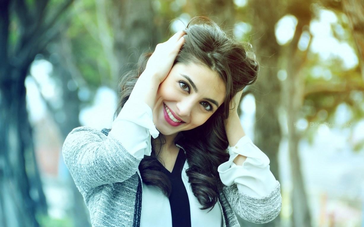 1230x770 WhatsApp DP for Girls Stylish WhatsApp DP, Desktop