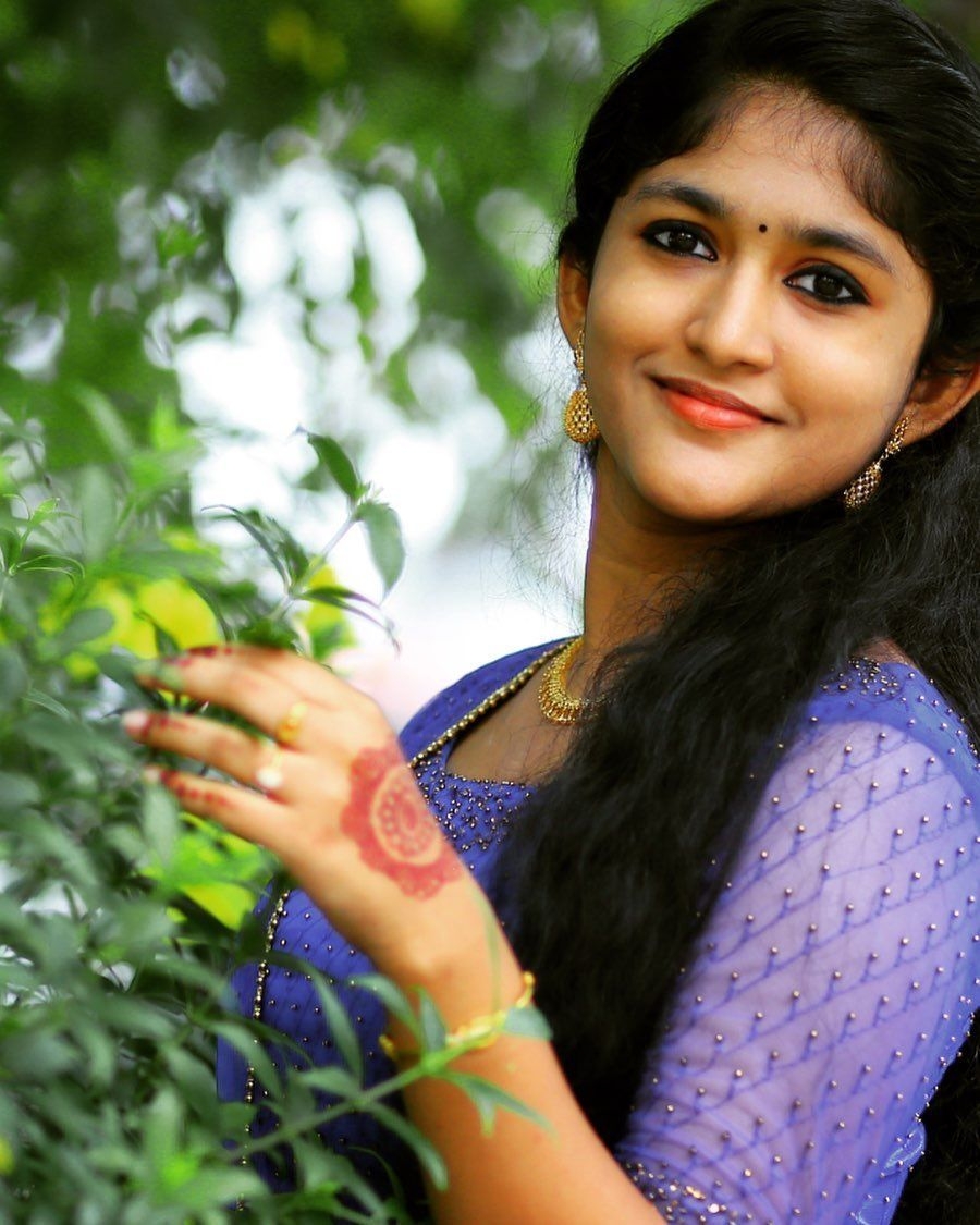 900x1130 Likes, 196 Comments Anil on Instagram: “Beauty begins the moment you decide. Beautiful girl indian, Dresses kids girl, Desi beauty, Phone