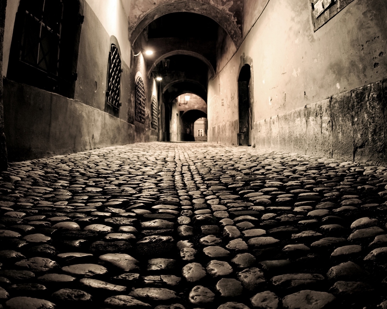 1280x1030 Victorian London Cobbled Street, Desktop