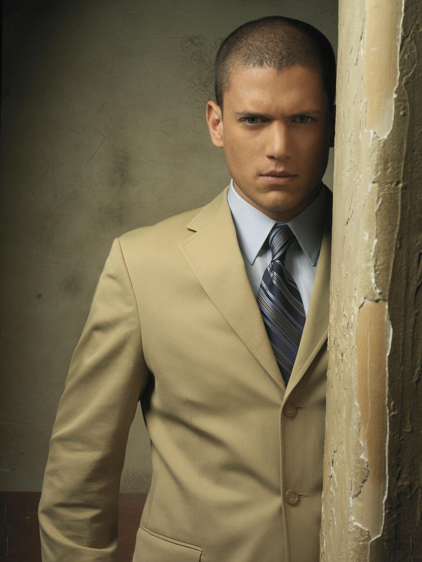 1440x1920 px 480.09 KB Michael Scofield, Phone