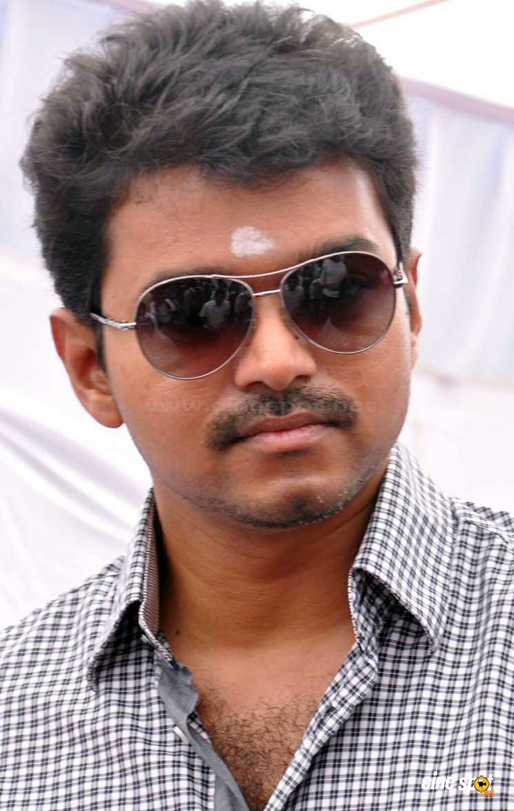 1030x1620 Vijay at Jilla Movie Launch (3), Phone
