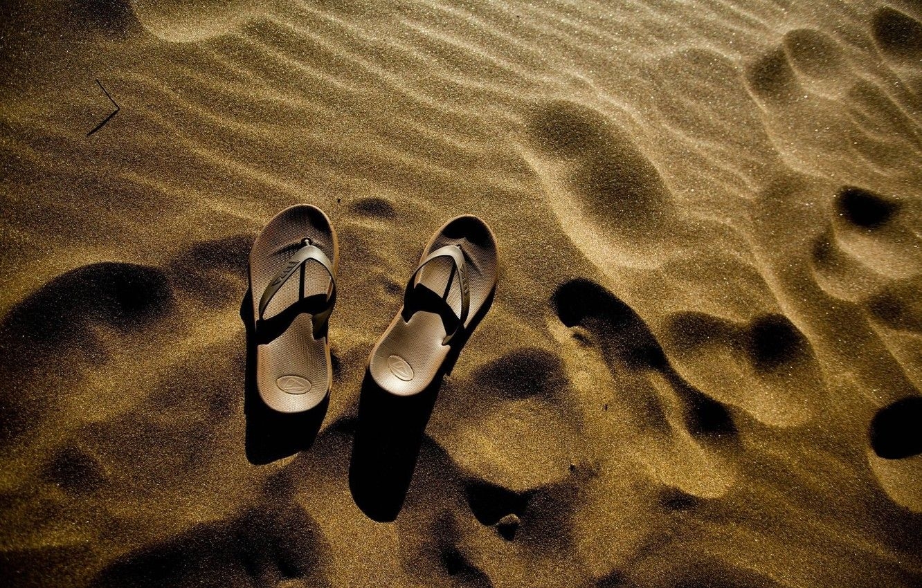 1340x850 Wallpaper sand, beach, summer, traces, lighting, Slippers, flip flops image for desktop, section разное, Desktop